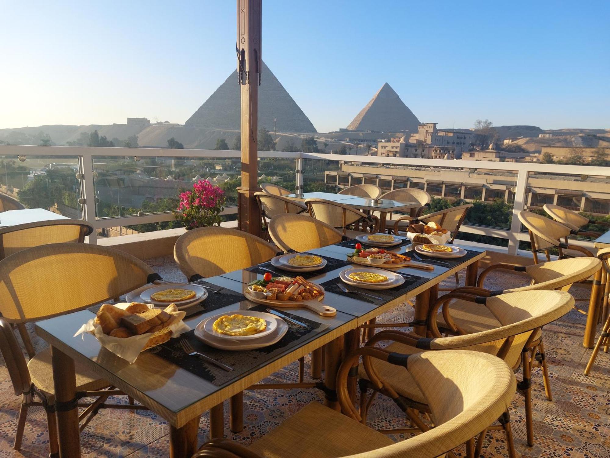 Doudou Pyramids View Hotel Kafret el-Gabal Exterior foto