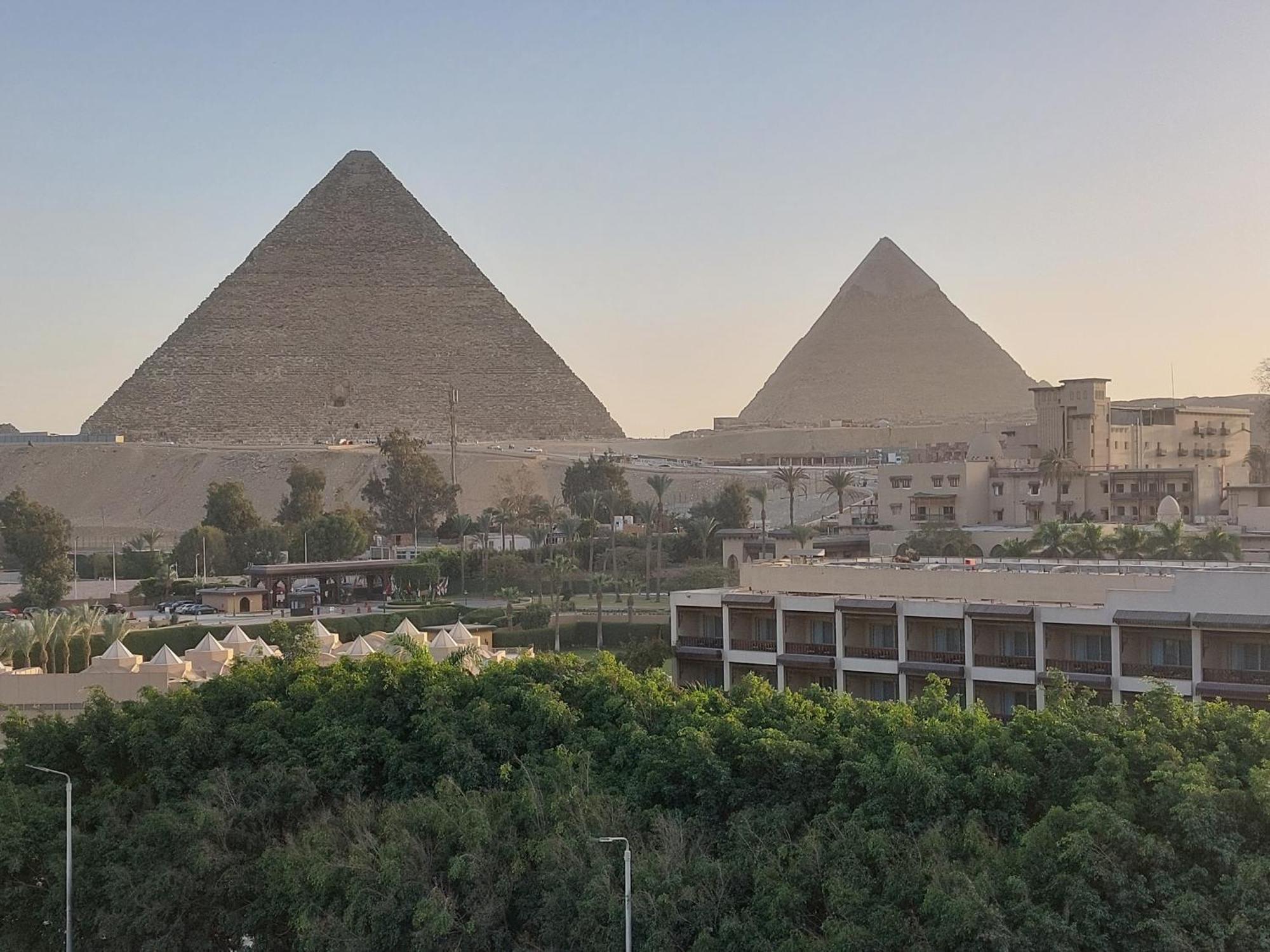 Doudou Pyramids View Hotel Kafret el-Gabal Exterior foto