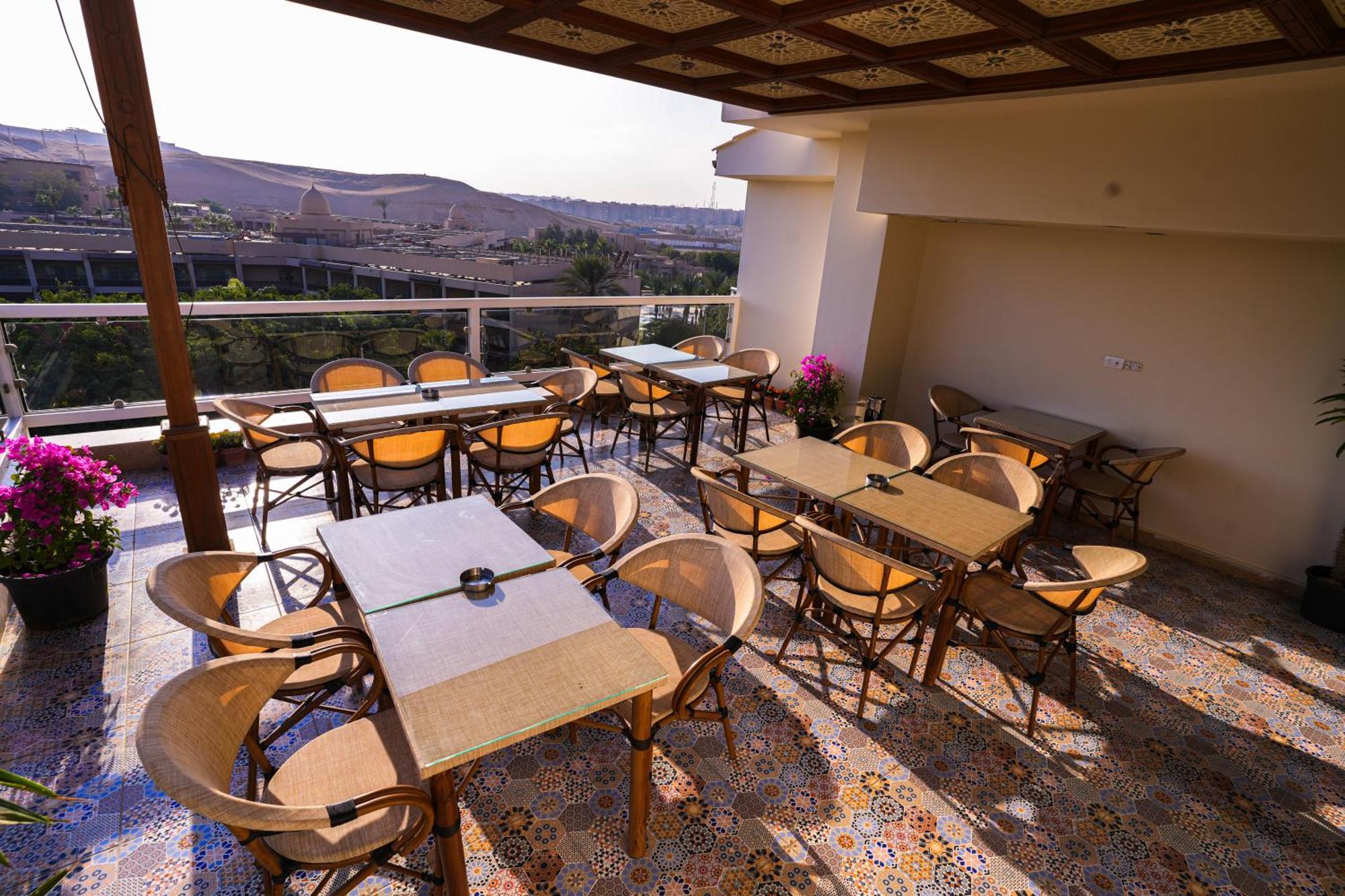 Doudou Pyramids View Hotel Kafret el-Gabal Exterior foto