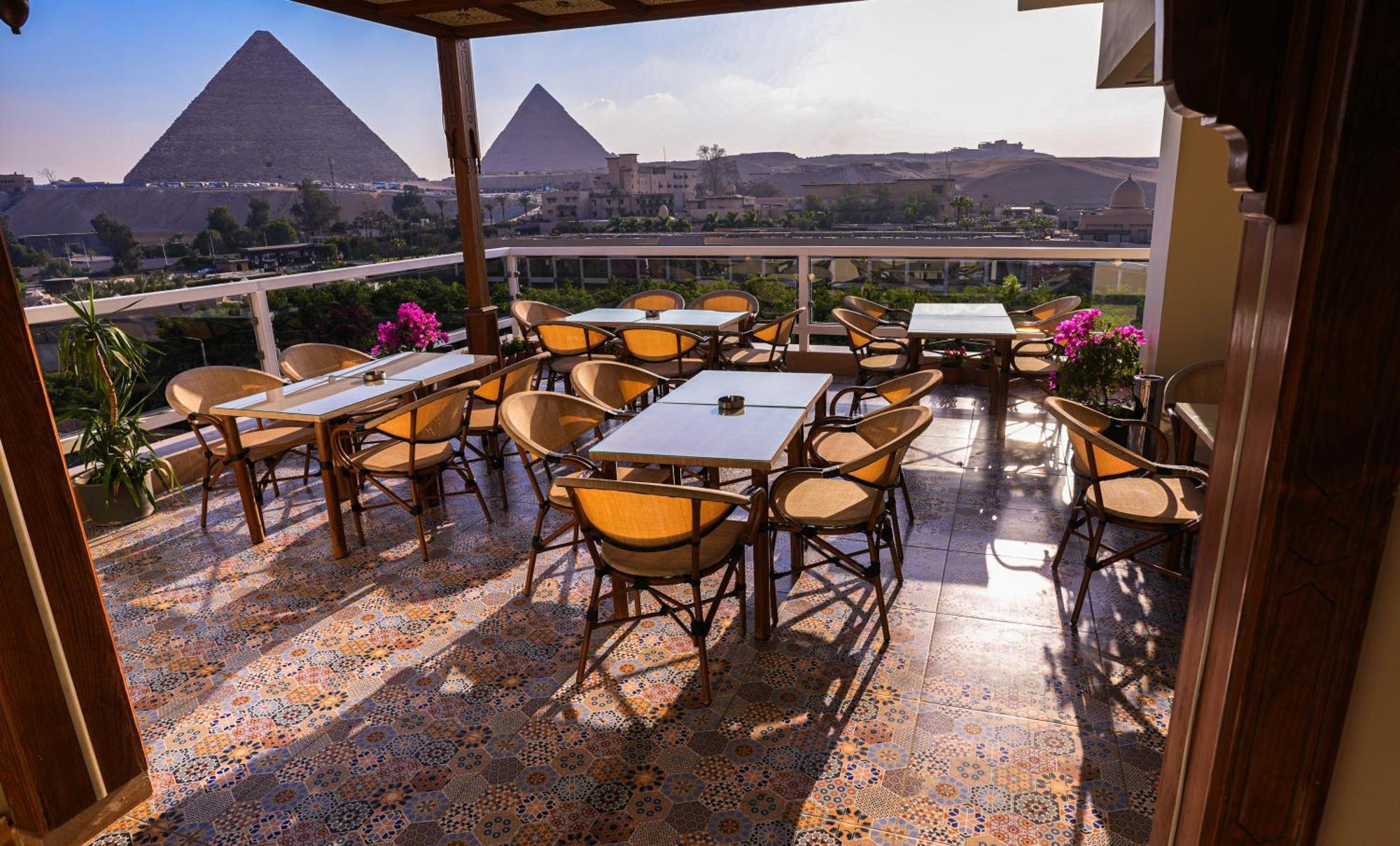 Doudou Pyramids View Hotel Kafret el-Gabal Exterior foto