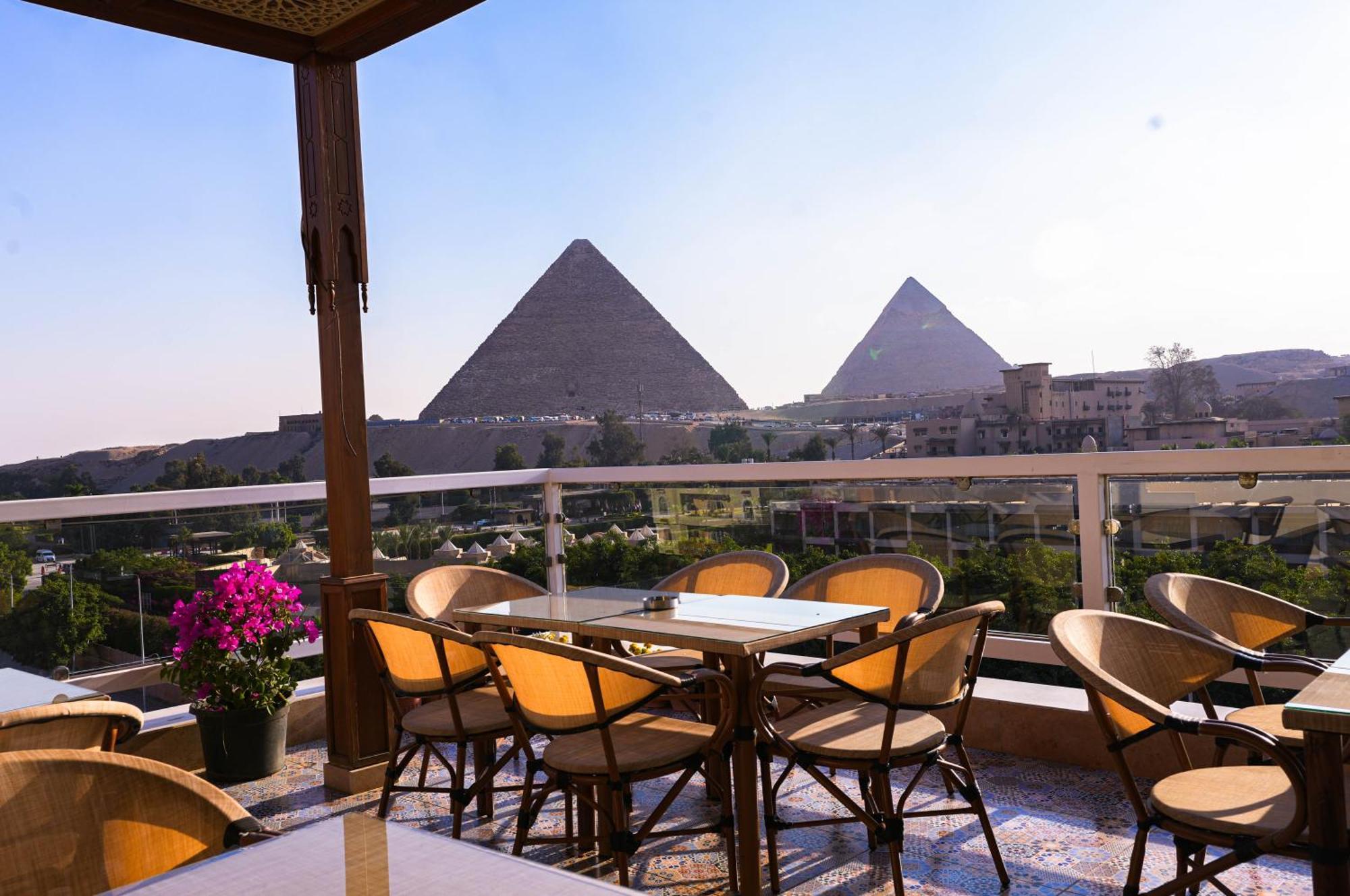 Doudou Pyramids View Hotel Kafret el-Gabal Exterior foto