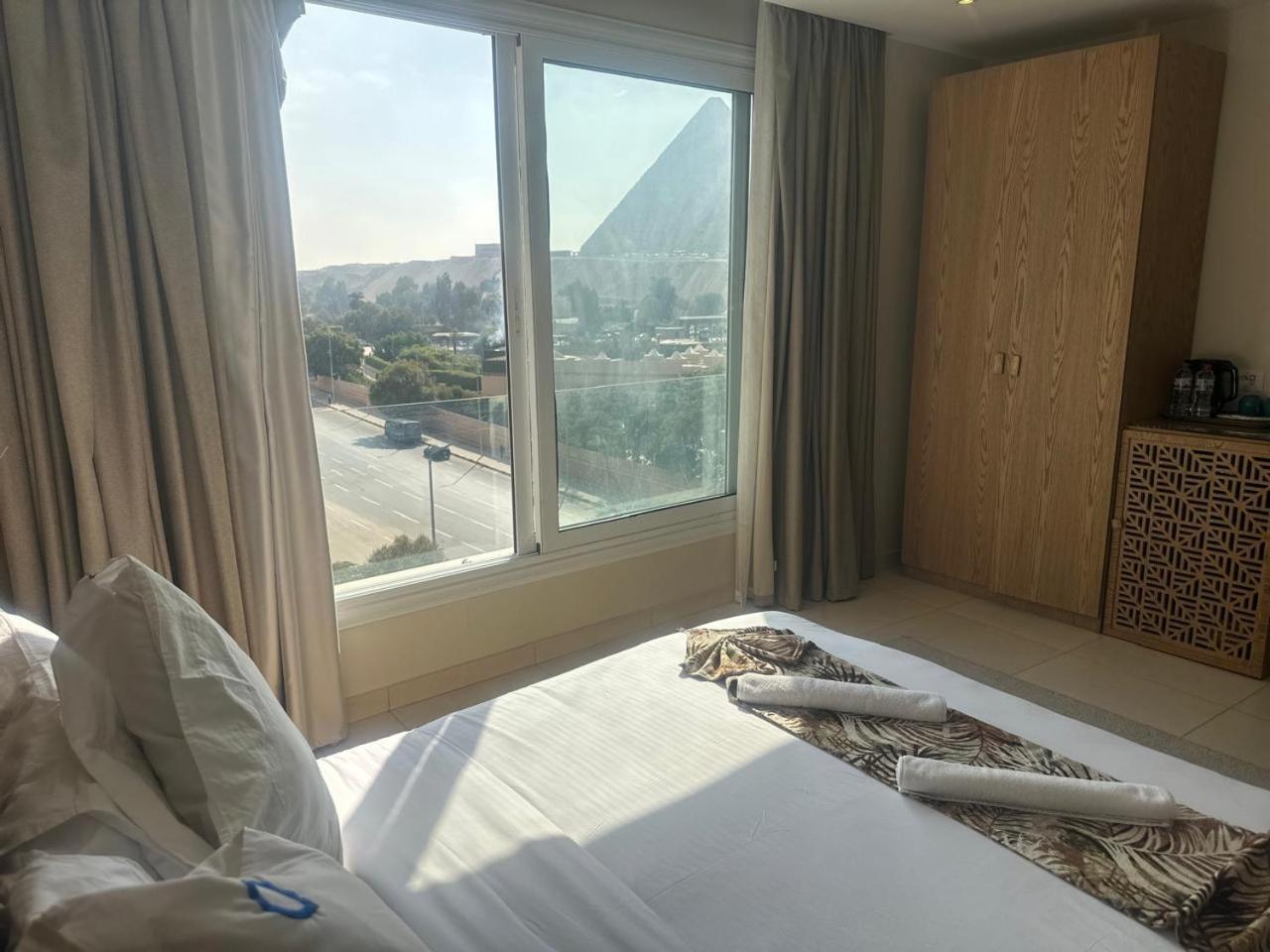 Doudou Pyramids View Hotel Kafret el-Gabal Exterior foto