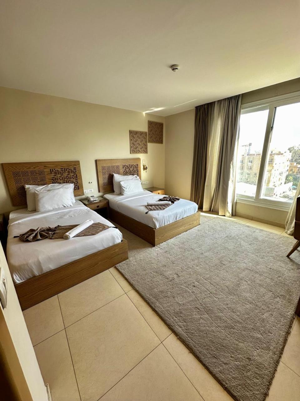 Doudou Pyramids View Hotel Kafret el-Gabal Exterior foto